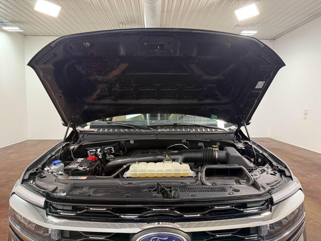 used 2024 Ford Expedition car, priced at $43,629