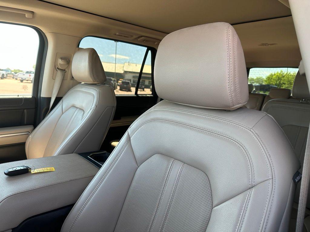 used 2024 Ford Expedition car, priced at $43,629