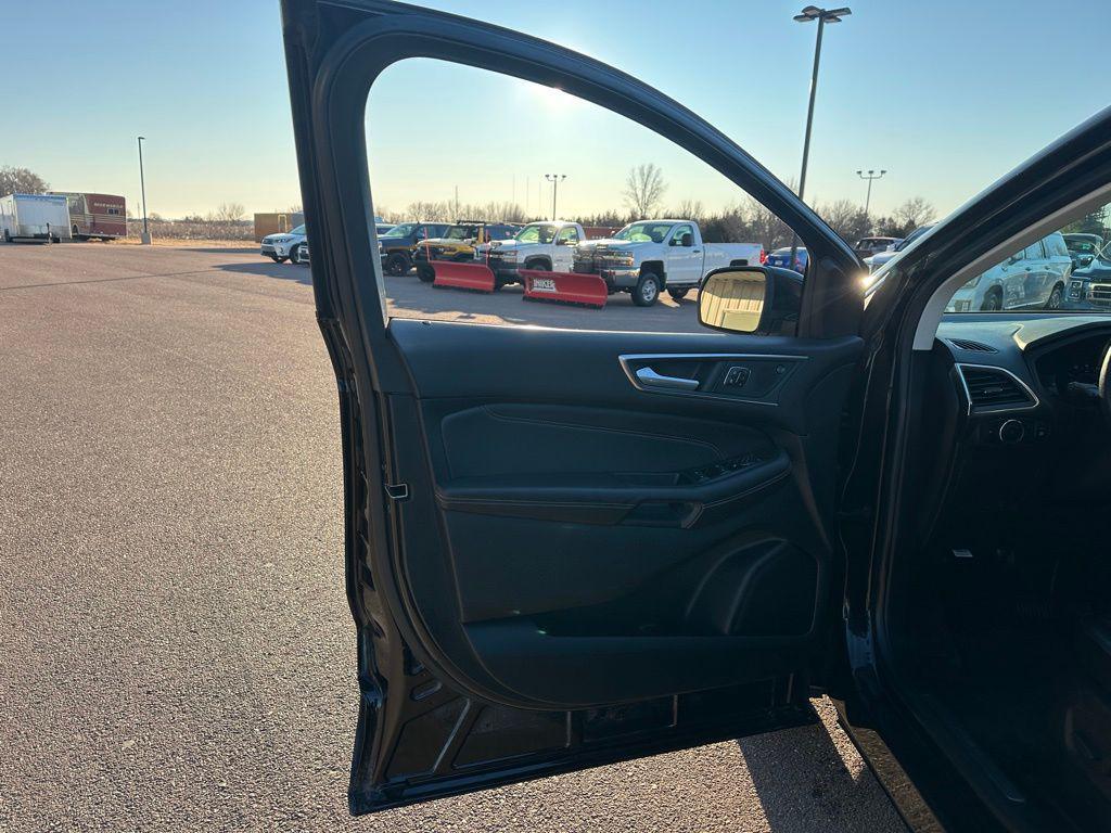 used 2024 Ford Edge car, priced at $25,982