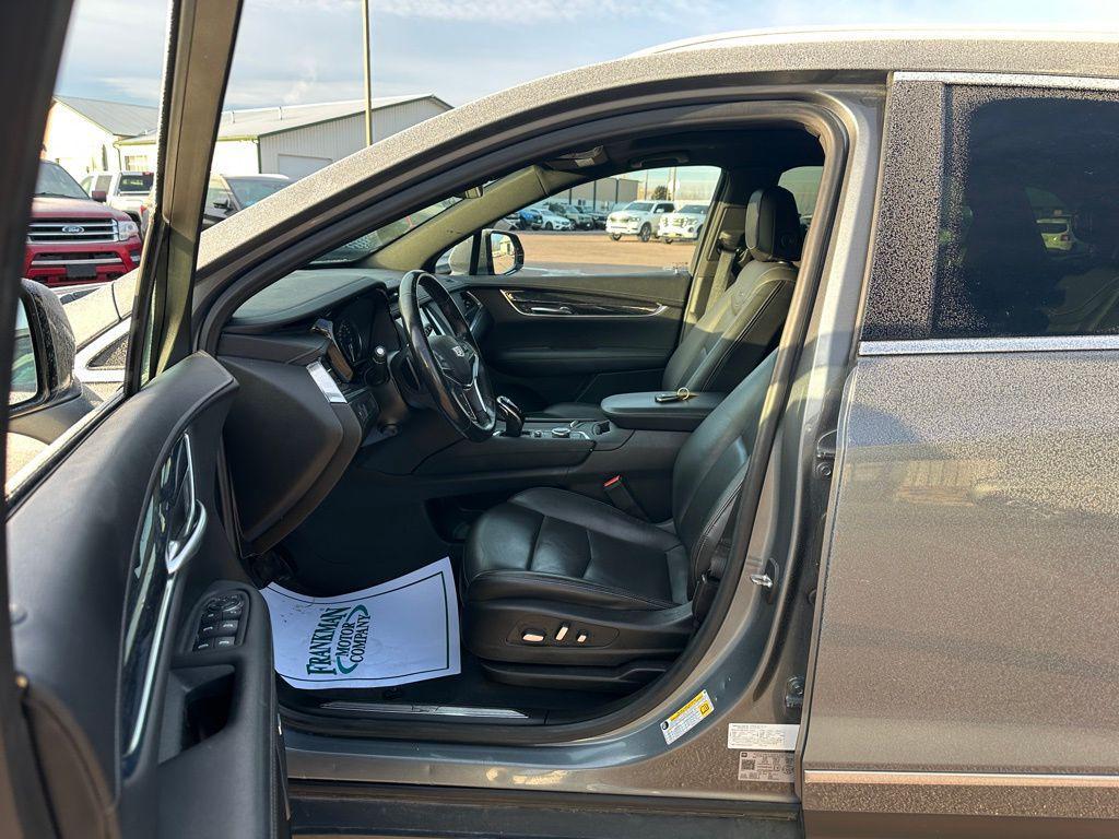 used 2021 Cadillac XT5 car, priced at $25,998