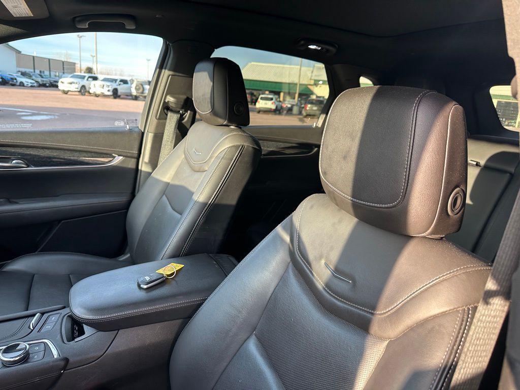 used 2021 Cadillac XT5 car, priced at $25,998