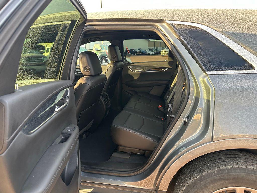 used 2021 Cadillac XT5 car, priced at $25,998