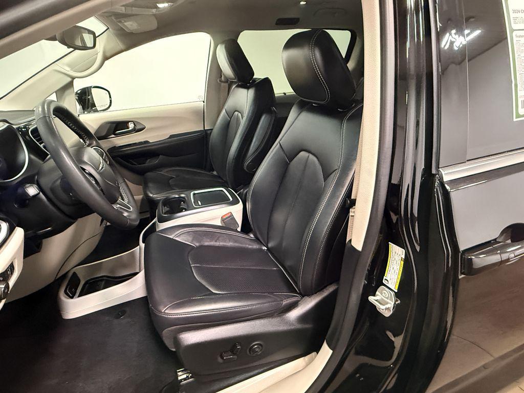 used 2024 Chrysler Pacifica car, priced at $29,927