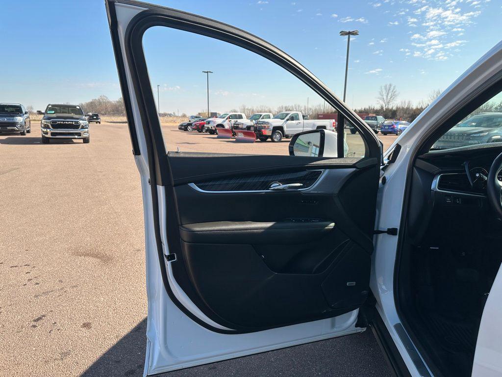 used 2023 Cadillac XT6 car, priced at $41,411