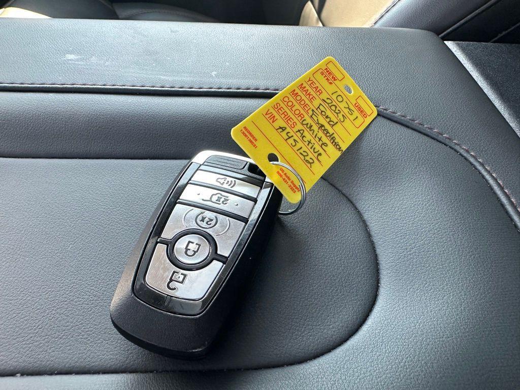 used 2025 Ford Expedition car, priced at $58,129