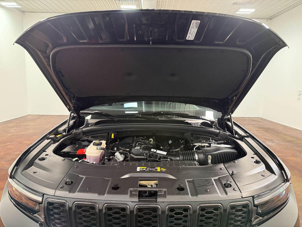 used 2024 Jeep Grand Cherokee car, priced at $32,912
