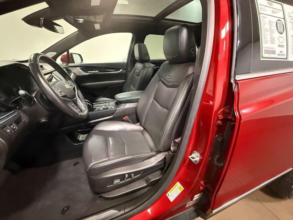 used 2024 Cadillac XT5 car, priced at $36,711