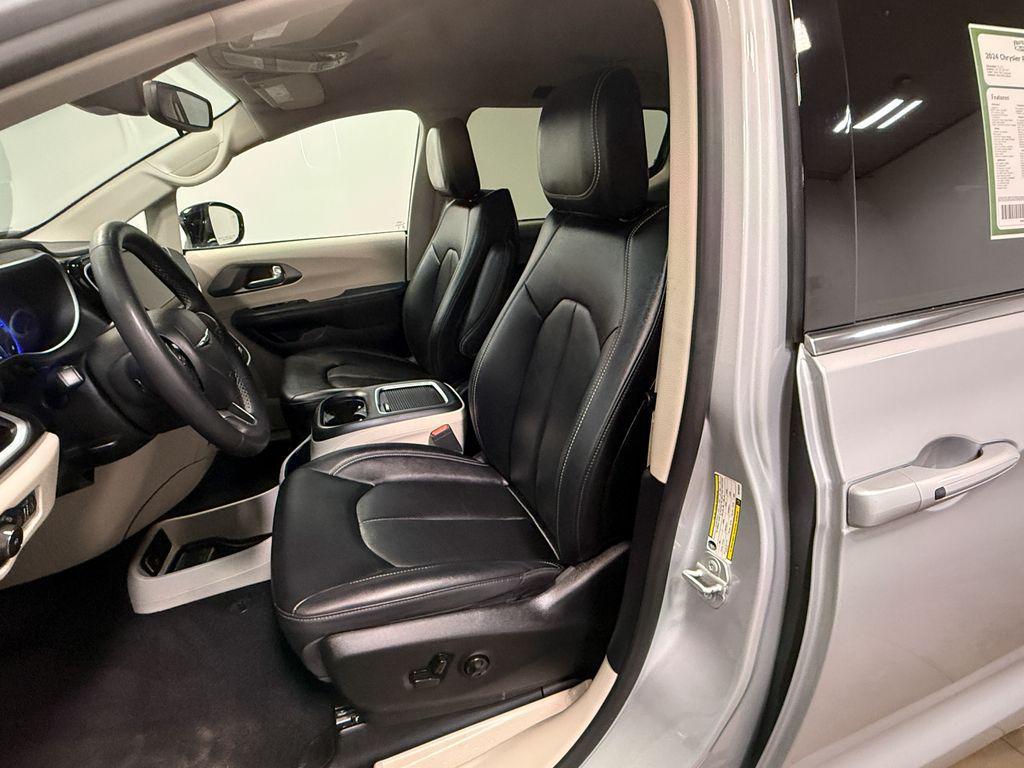 used 2024 Chrysler Pacifica car, priced at $29,853