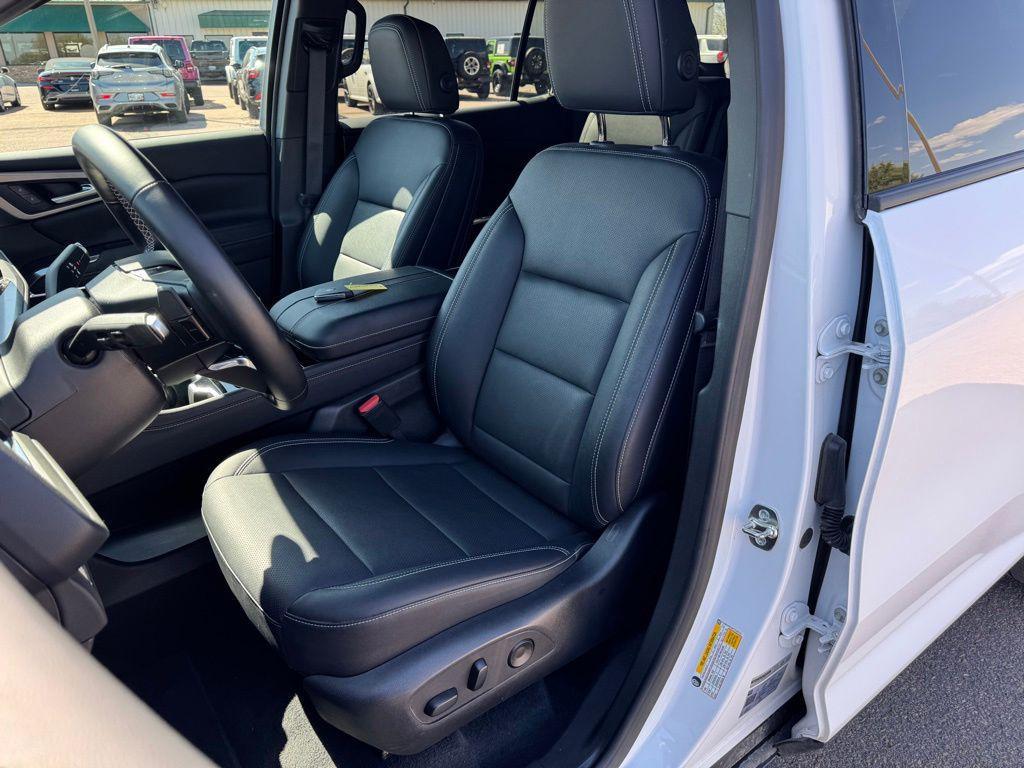 used 2026 Chevrolet Traverse car, priced at $43,664