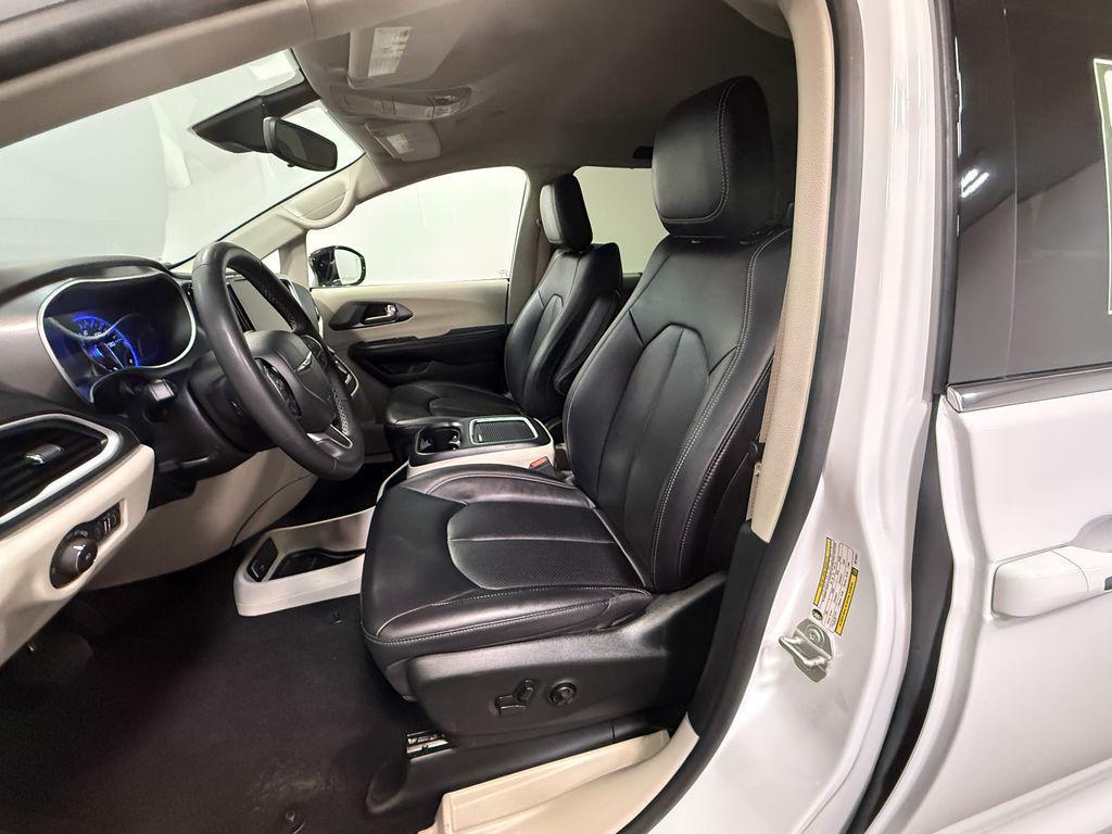 used 2024 Chrysler Pacifica car, priced at $29,450