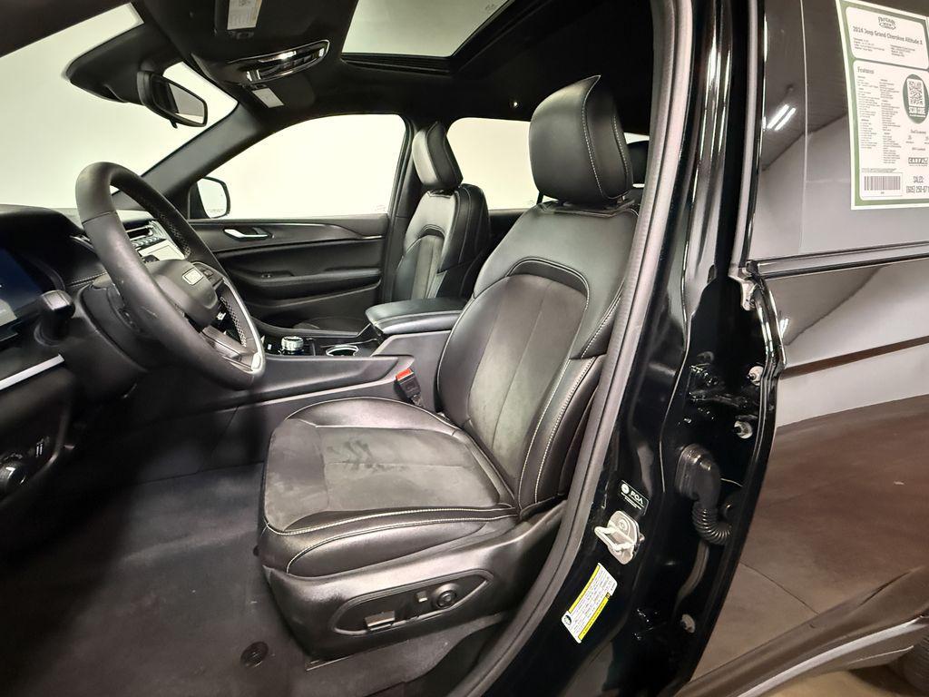 used 2024 Jeep Grand Cherokee car, priced at $32,555