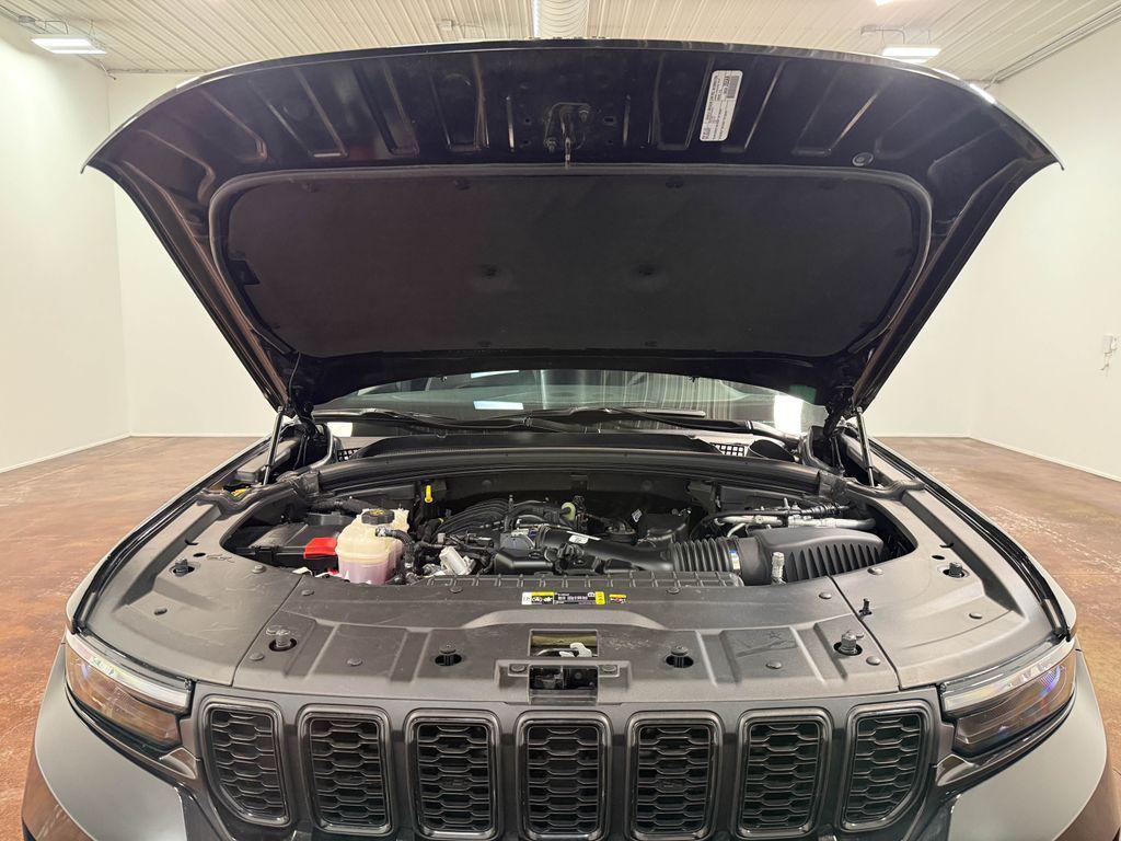 used 2024 Jeep Grand Cherokee car, priced at $32,555