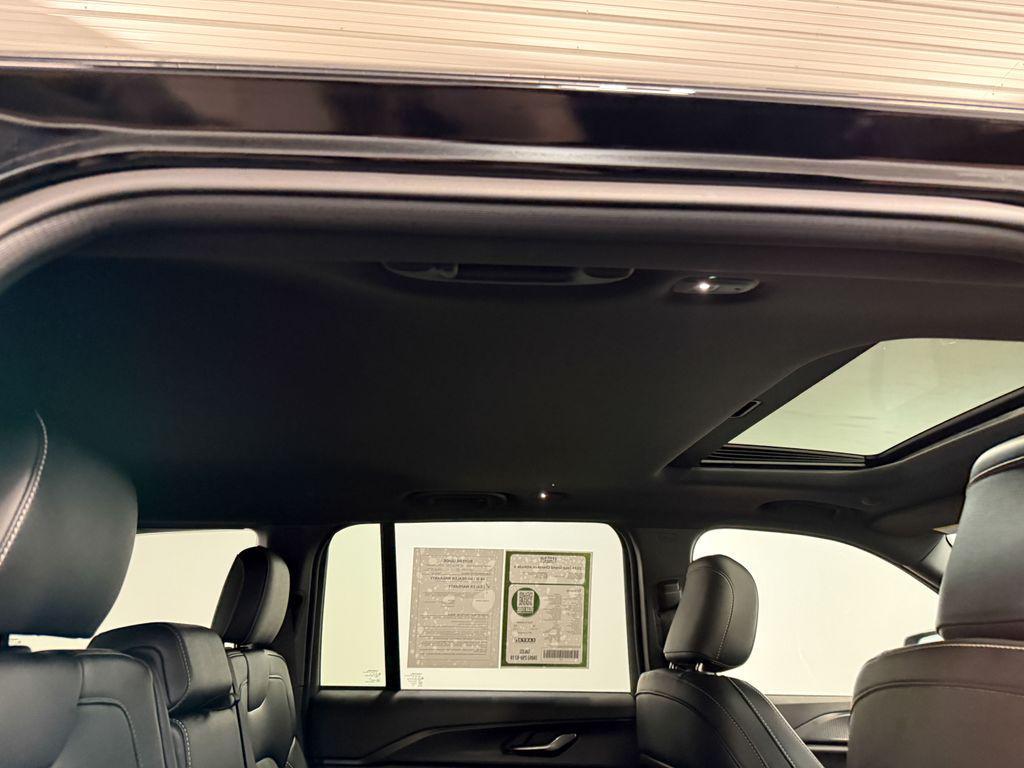 used 2024 Jeep Grand Cherokee car, priced at $32,555