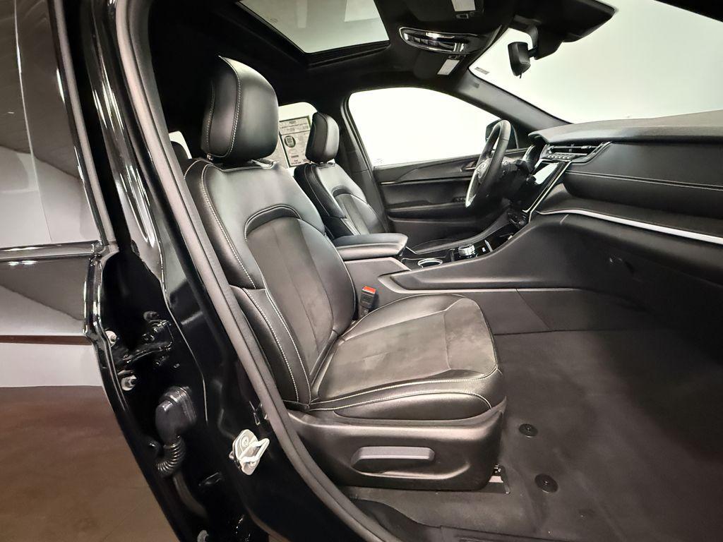 used 2024 Jeep Grand Cherokee car, priced at $32,555