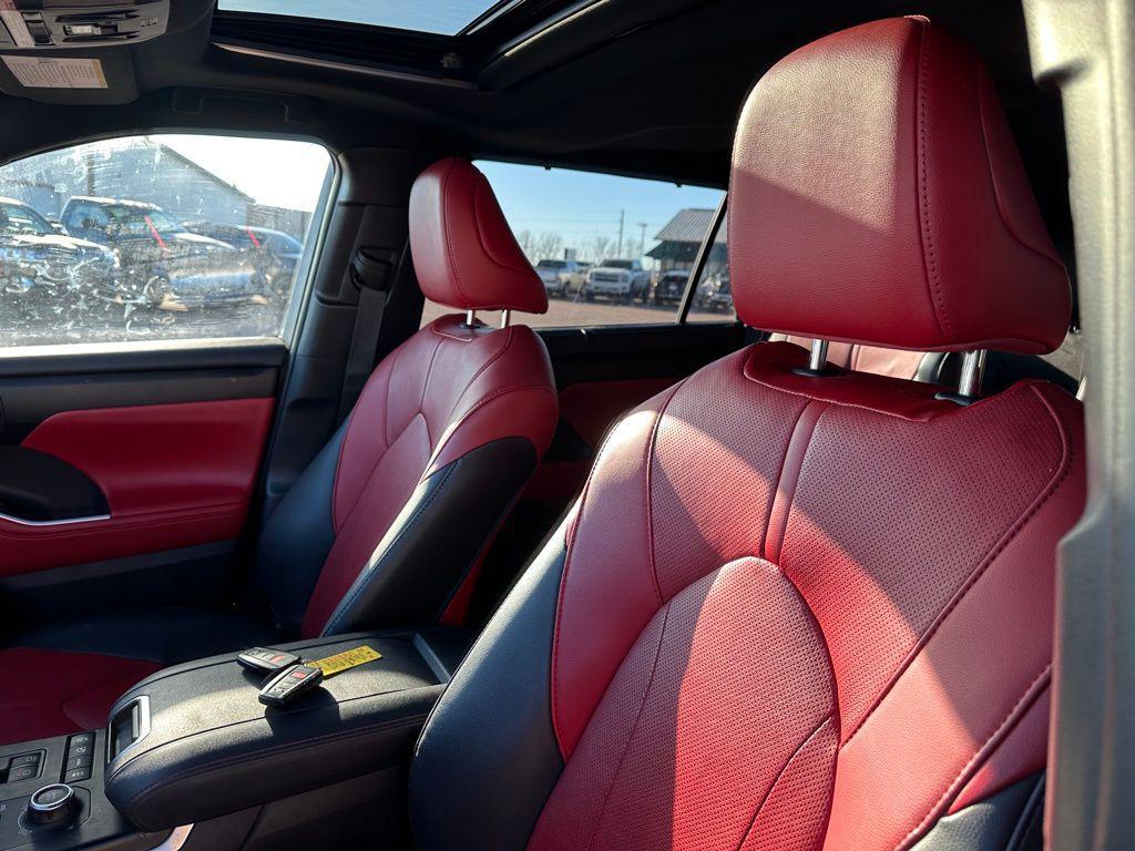 used 2021 Toyota Highlander car, priced at $28,479