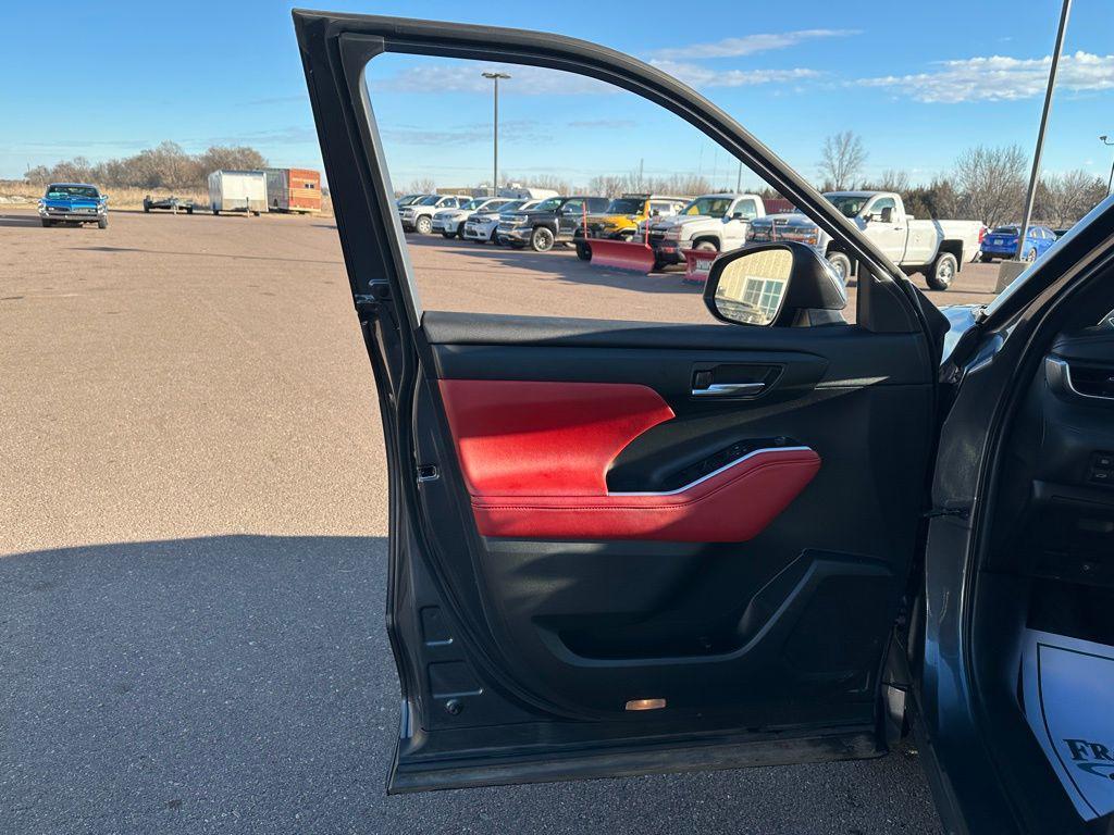 used 2021 Toyota Highlander car, priced at $28,479