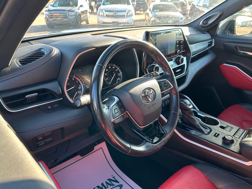 used 2021 Toyota Highlander car, priced at $28,479