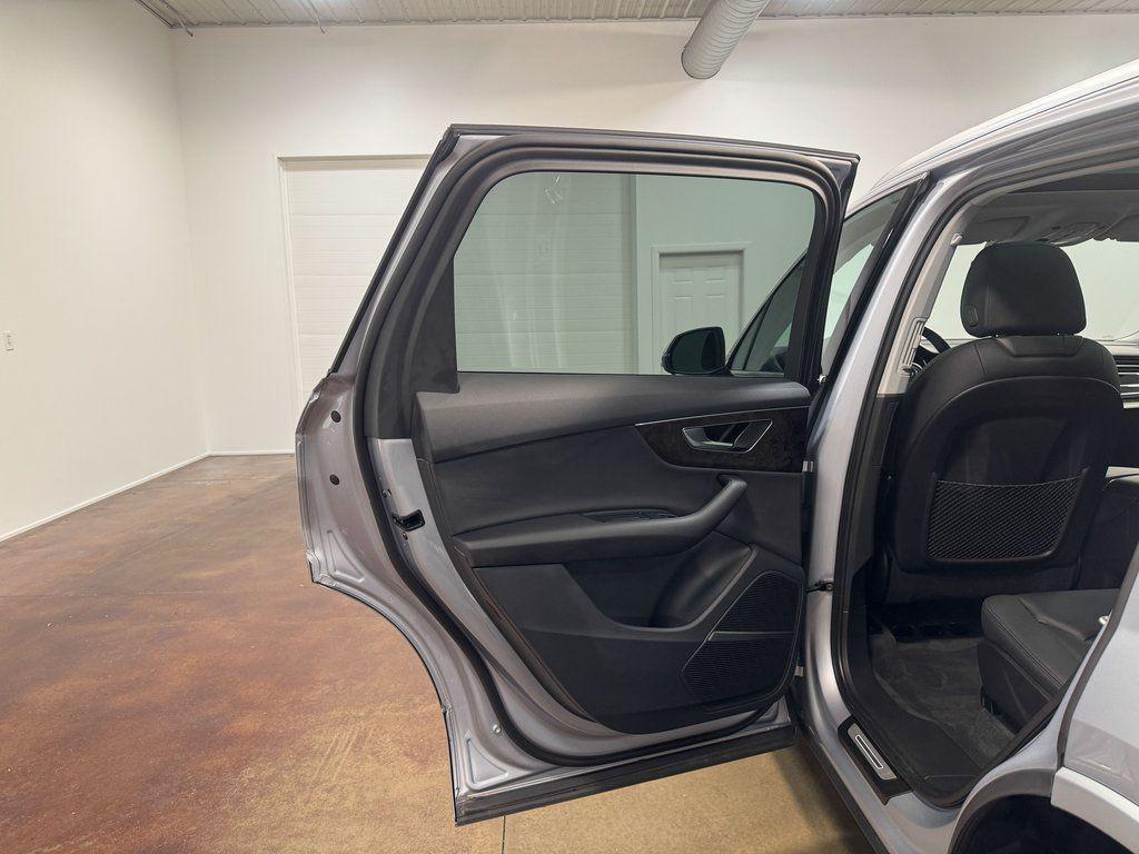 used 2022 Audi Q7 car, priced at $37,150