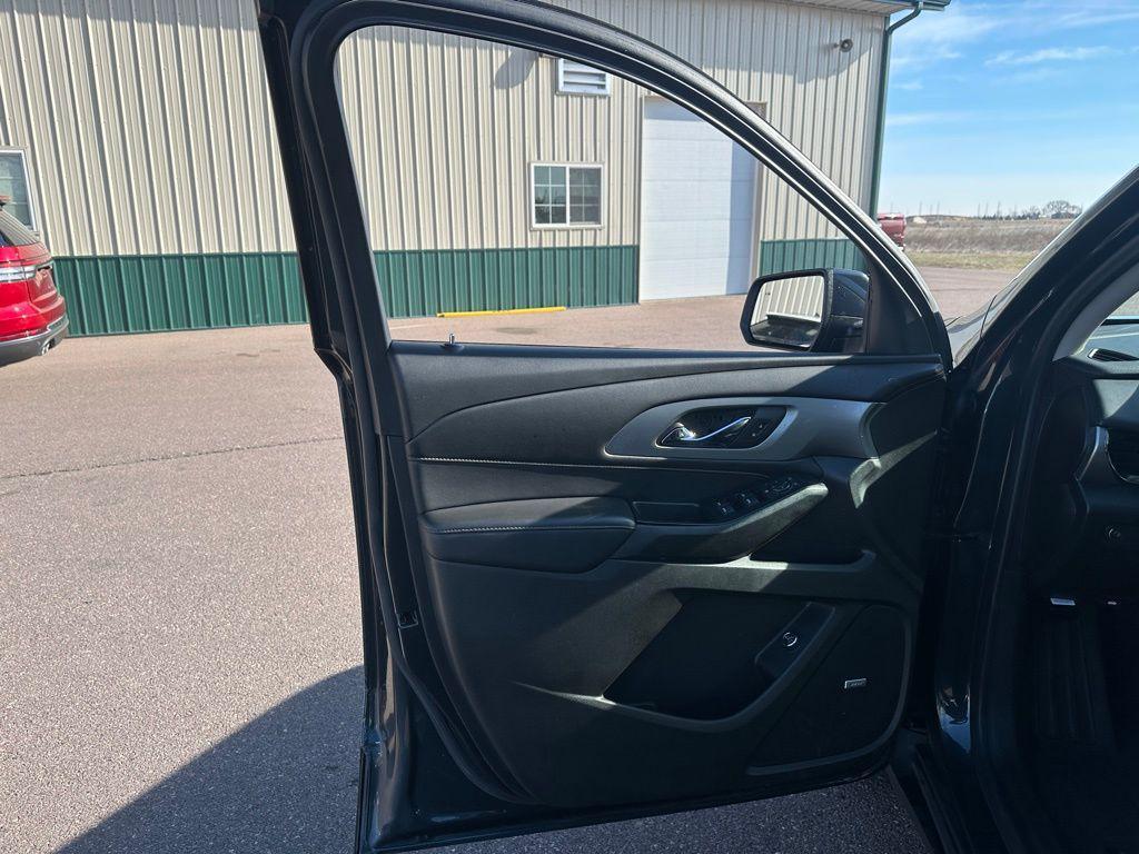 used 2021 Chevrolet Traverse car, priced at $27,943