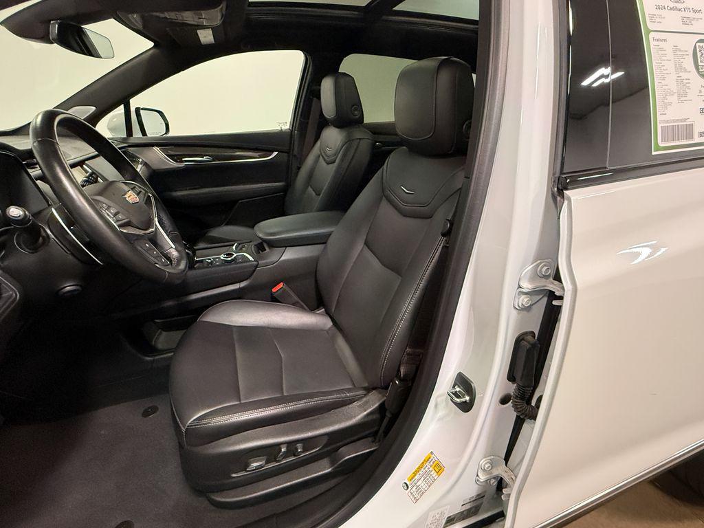 used 2024 Cadillac XT5 car, priced at $39,184