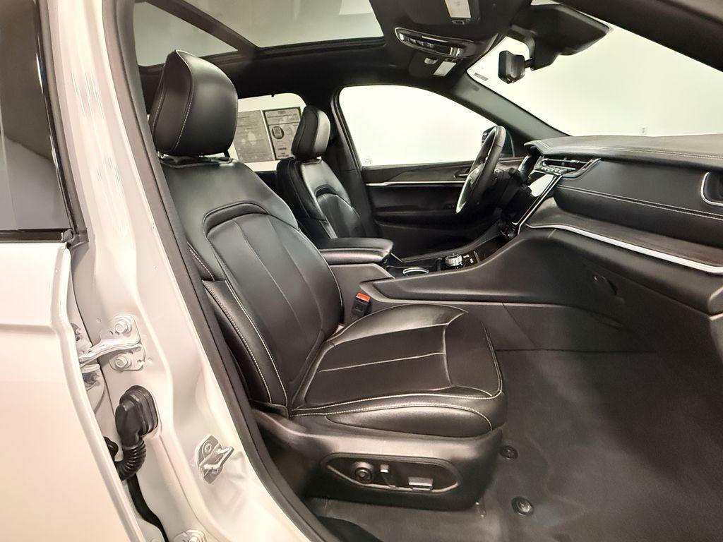 used 2024 Jeep Grand Cherokee car, priced at $32,922