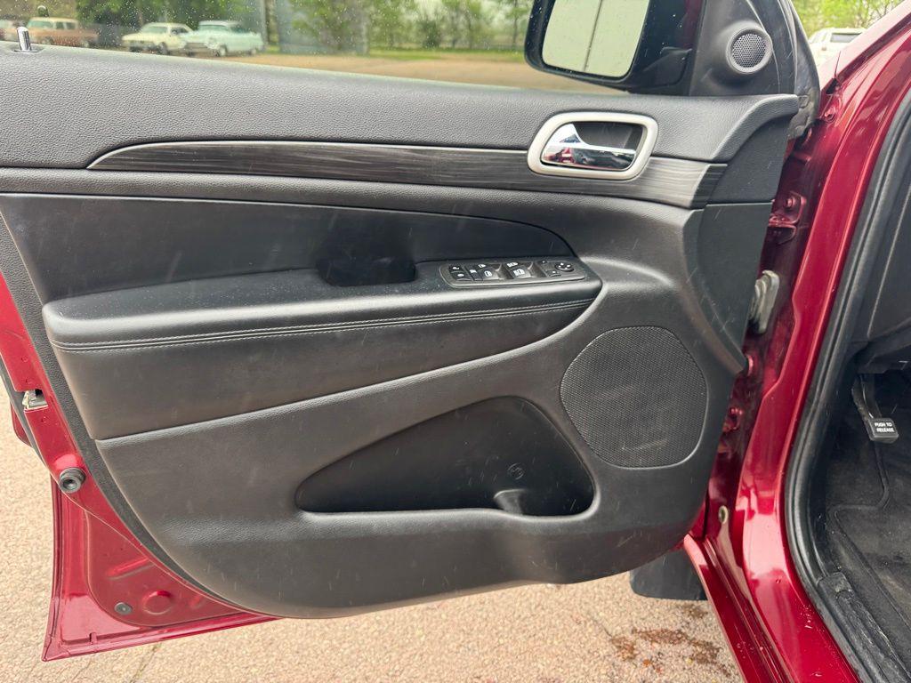 used 2022 Jeep Grand Cherokee car, priced at $28,017