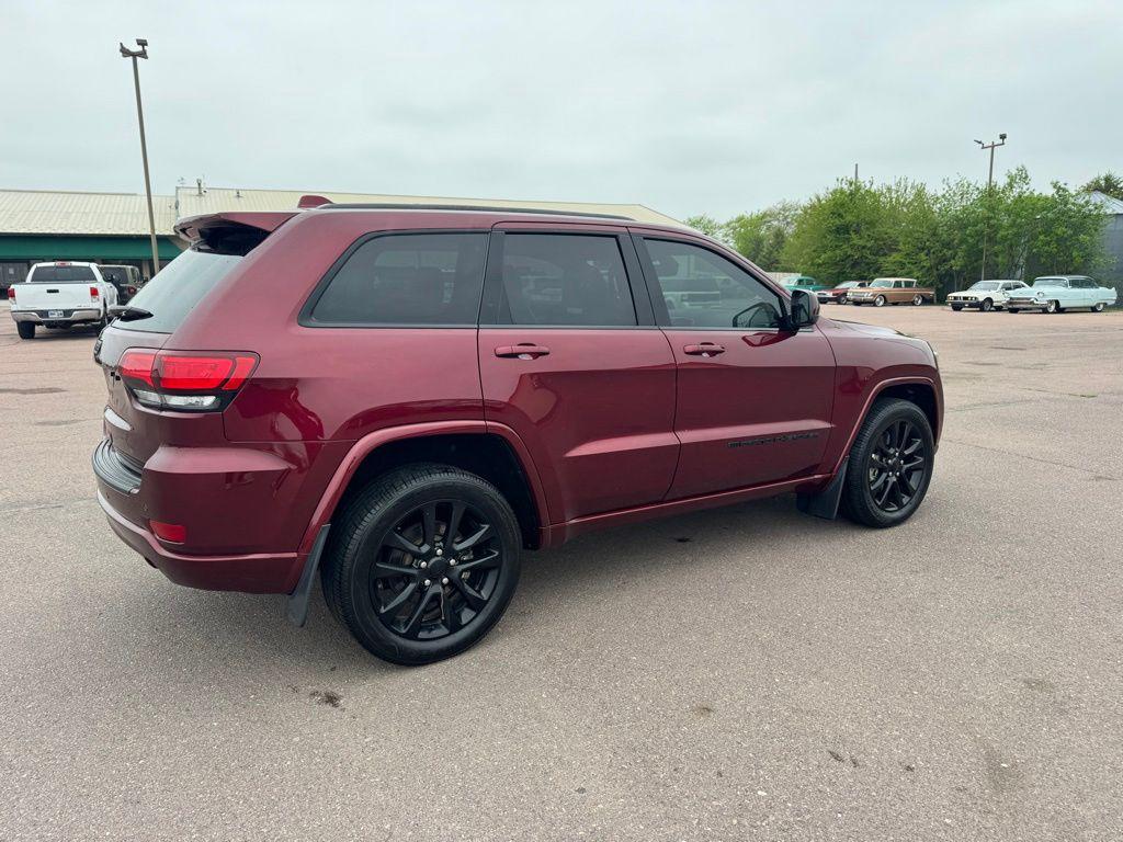 used 2022 Jeep Grand Cherokee car, priced at $28,017