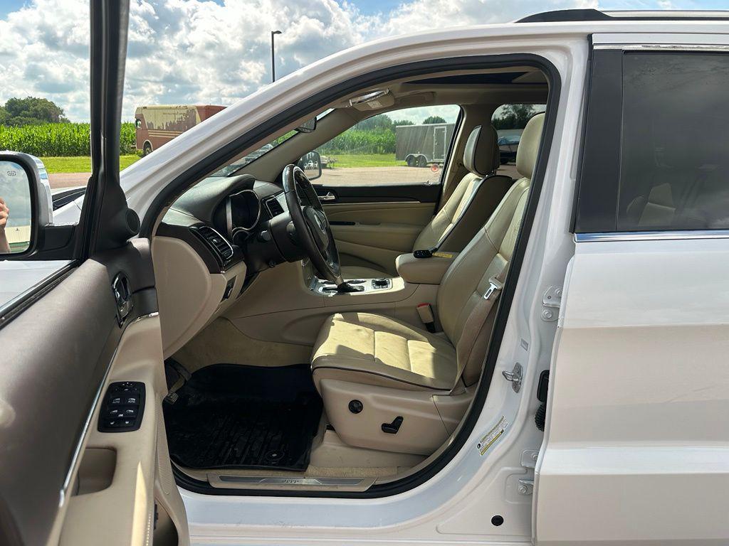 used 2021 Jeep Grand Cherokee car, priced at $31,969