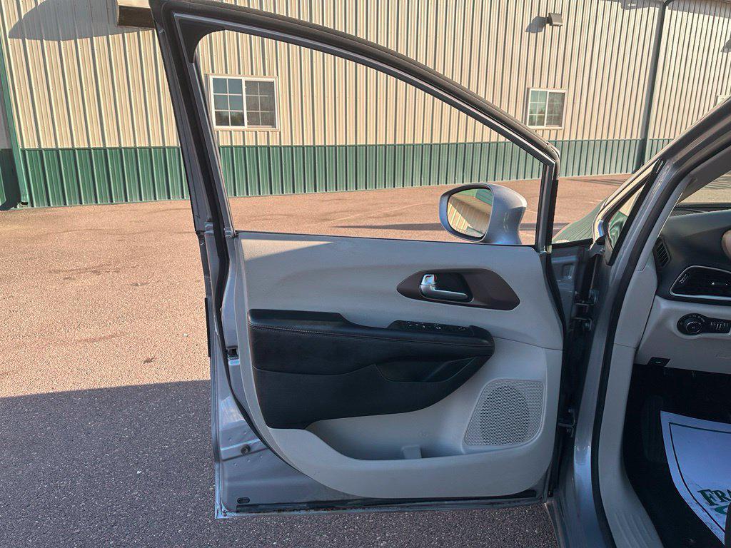 used 2017 Chrysler Pacifica car, priced at $12,547