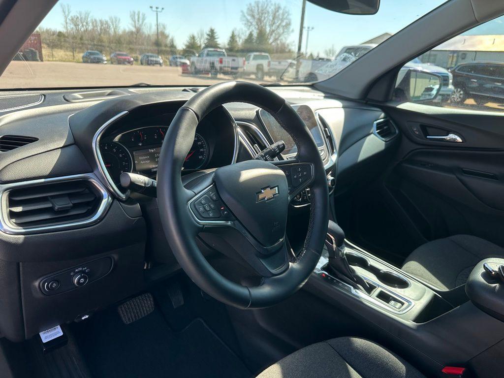 used 2024 Chevrolet Equinox car, priced at $25,618