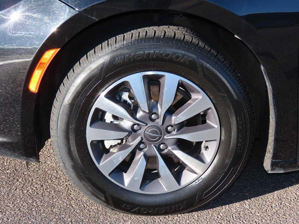 used 2024 Chrysler Pacifica Hybrid car, priced at $29,295