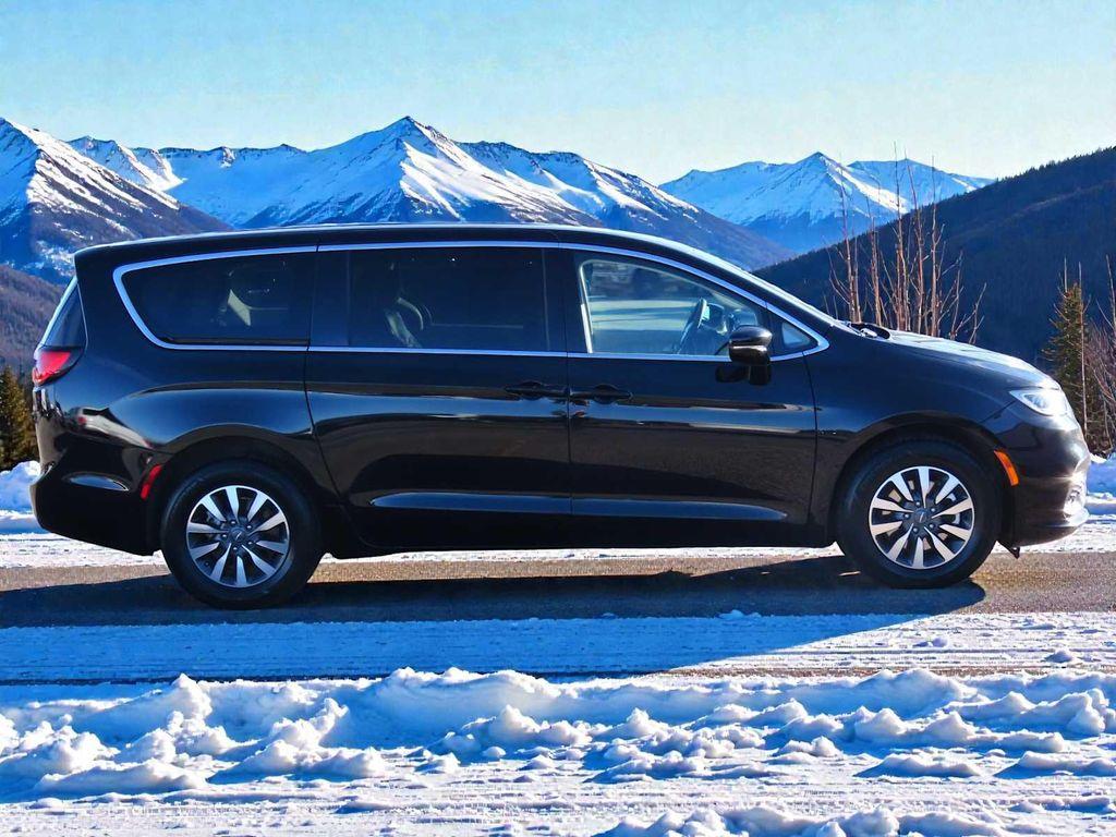 used 2024 Chrysler Pacifica Hybrid car, priced at $29,295