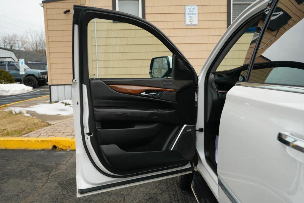 used 2020 Cadillac Escalade car, priced at $30,999