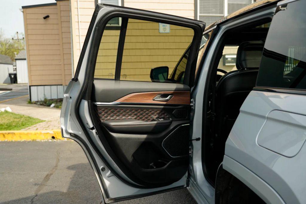 used 2022 Jeep Grand Cherokee car, priced at $34,999