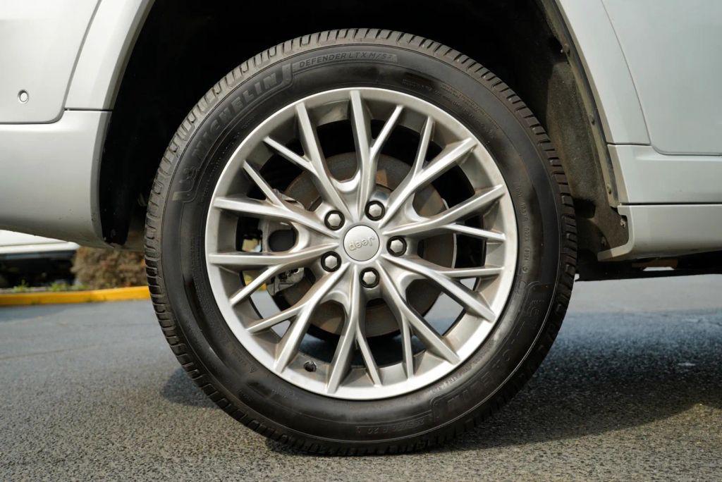 used 2022 Jeep Grand Cherokee car, priced at $34,999