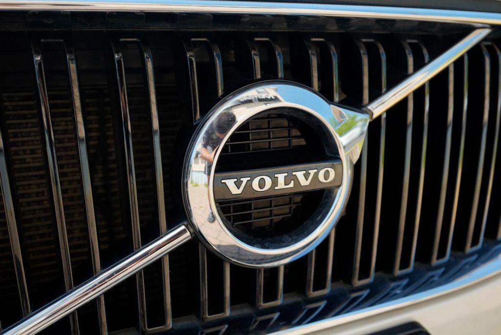 used 2019 Volvo XC90 car, priced at $19,999