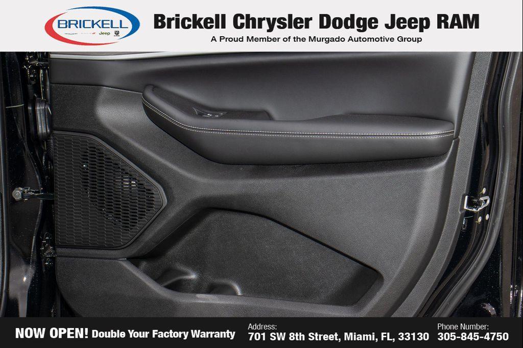 new 2026 Jeep Grand Cherokee car, priced at $40,901