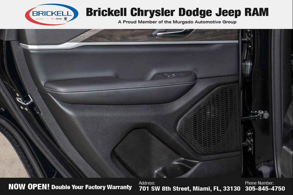 new 2026 Jeep Grand Cherokee car, priced at $40,901