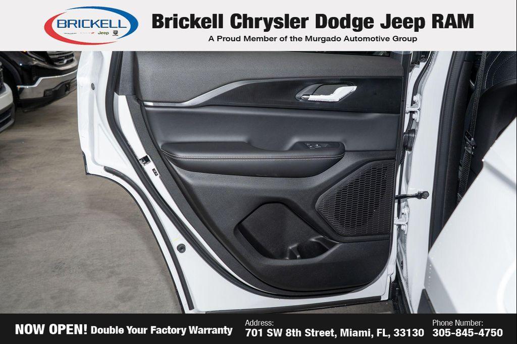 new 2025 Jeep Grand Cherokee car, priced at $30,160