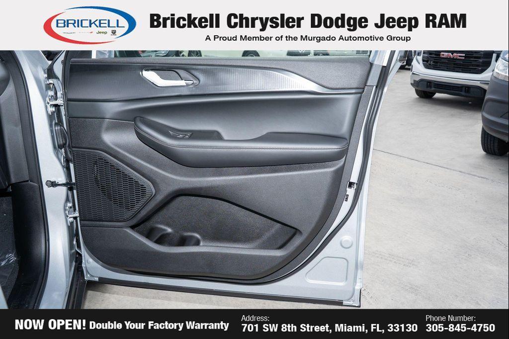 new 2025 Jeep Grand Cherokee car, priced at $31,040