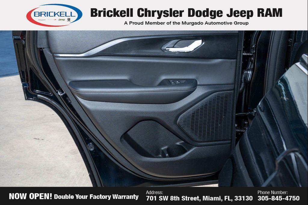 new 2025 Jeep Grand Cherokee car, priced at $28,540