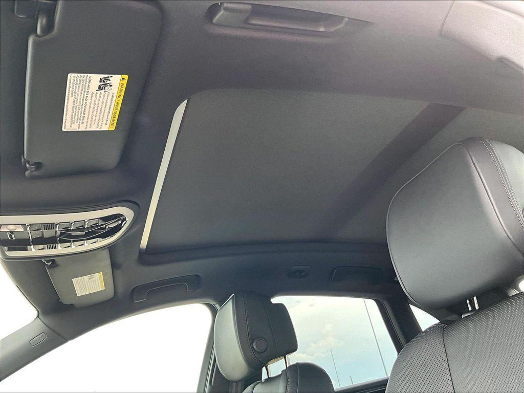 new 2025 Porsche Macan car