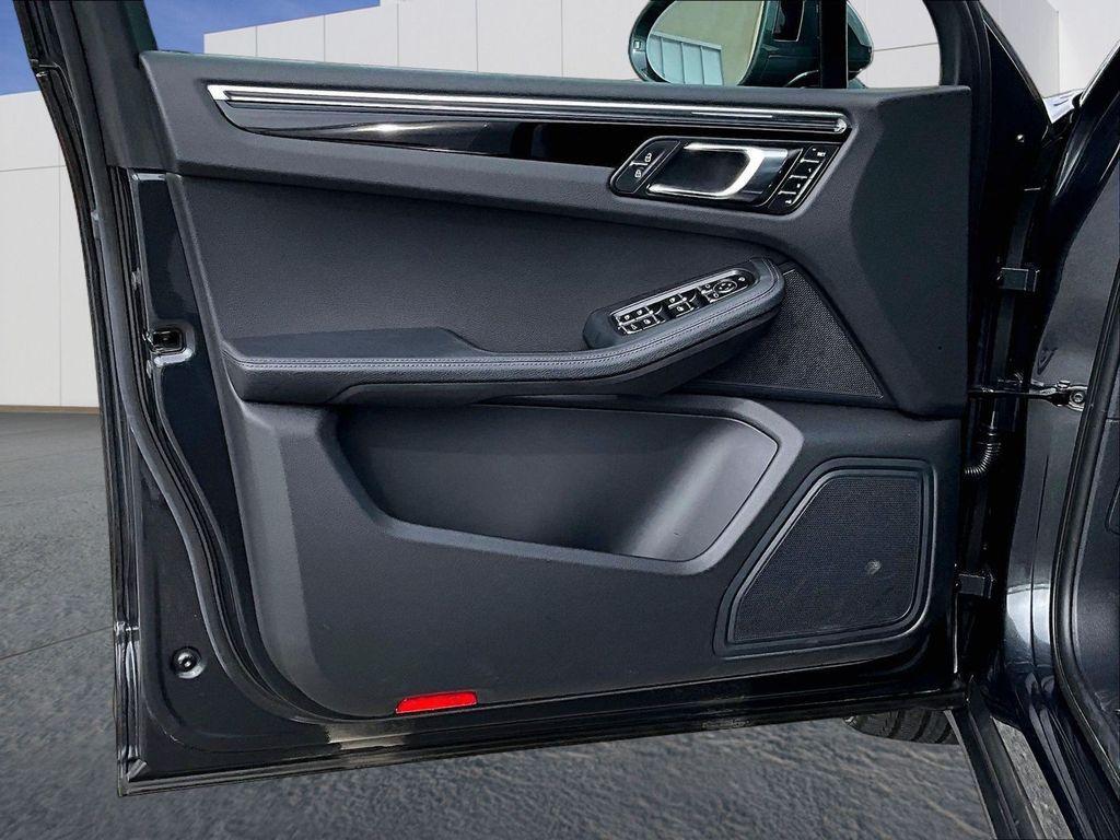new 2025 Porsche Macan car