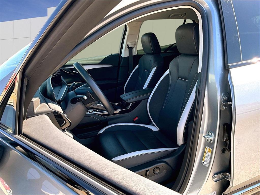 used 2025 Buick Envision car, priced at $28,989