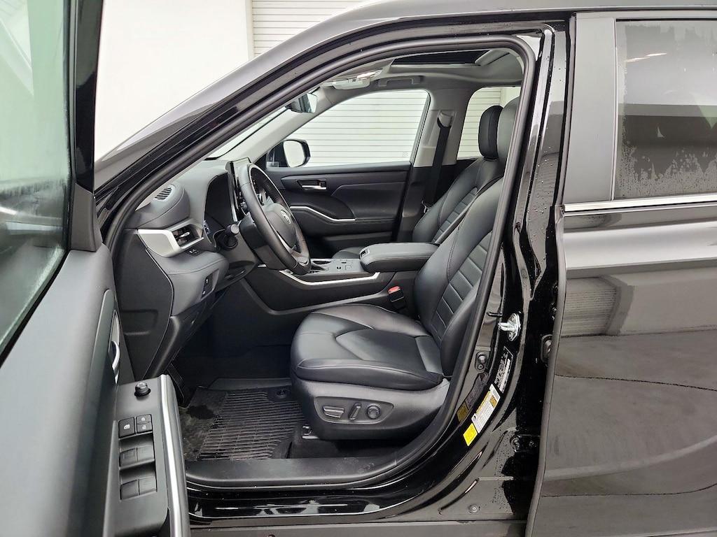 used 2023 Toyota Highlander car, priced at $38,998