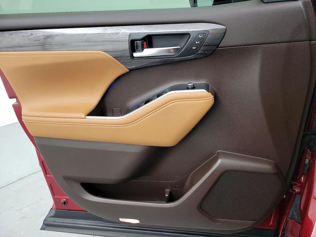 used 2020 Toyota Highlander car, priced at $35,998