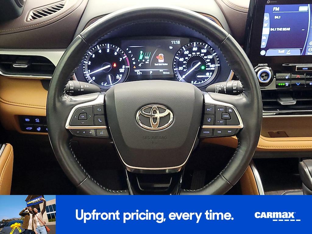 used 2020 Toyota Highlander car, priced at $35,998