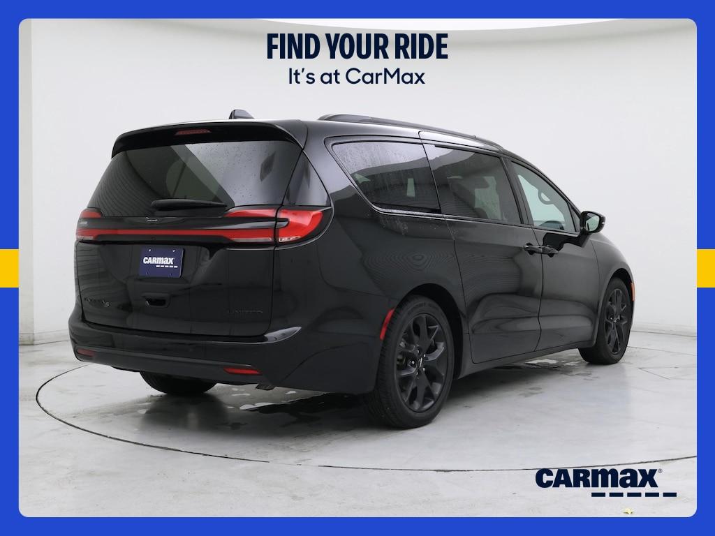 used 2025 Chrysler Pacifica car, priced at $29,998