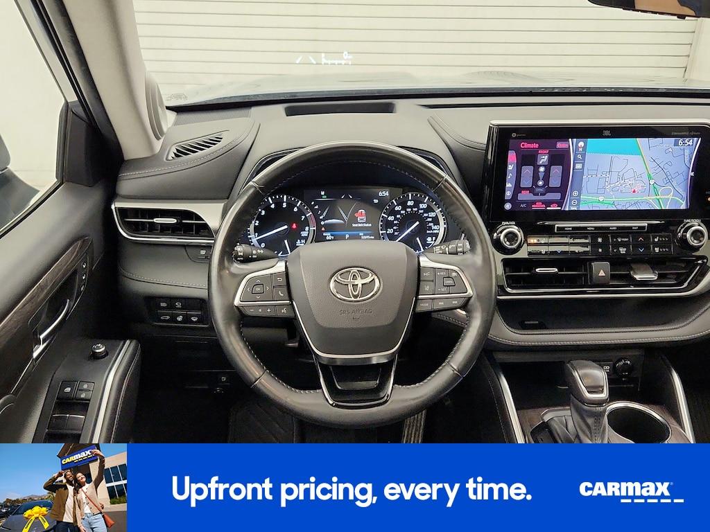 used 2021 Toyota Highlander car, priced at $37,998