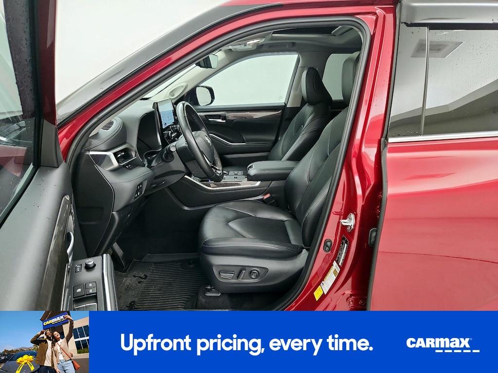 used 2023 Toyota Highlander Hybrid car, priced at $45,998